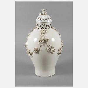 Nymphenburg Potpourrivase mit Blumenbesatz