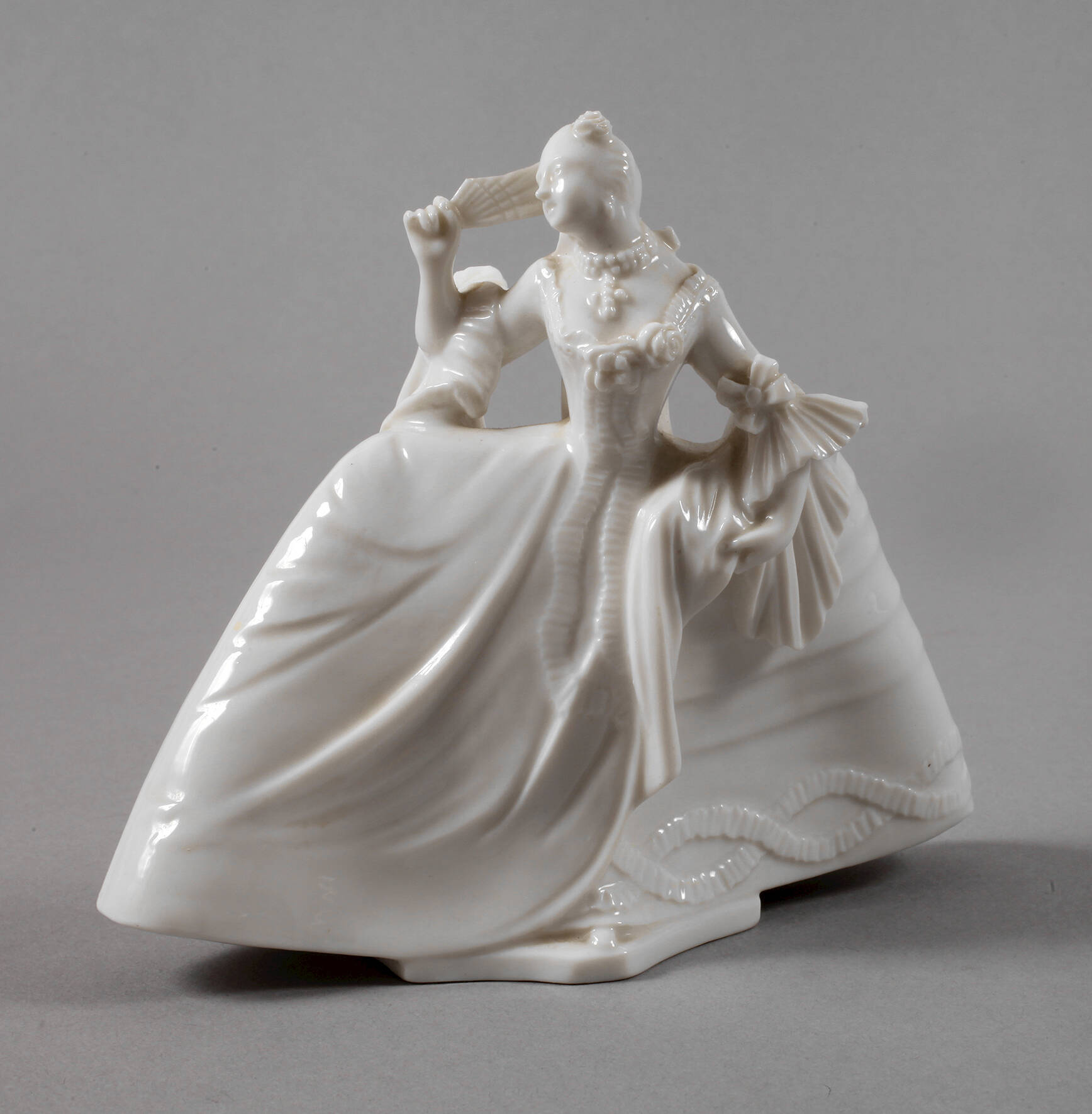 Nymphenburg "Dame mit Reifrock (Marie Antoinette)"