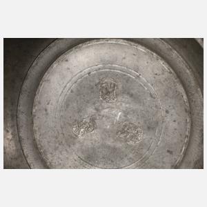 Drei Fayencewalzenkrüge