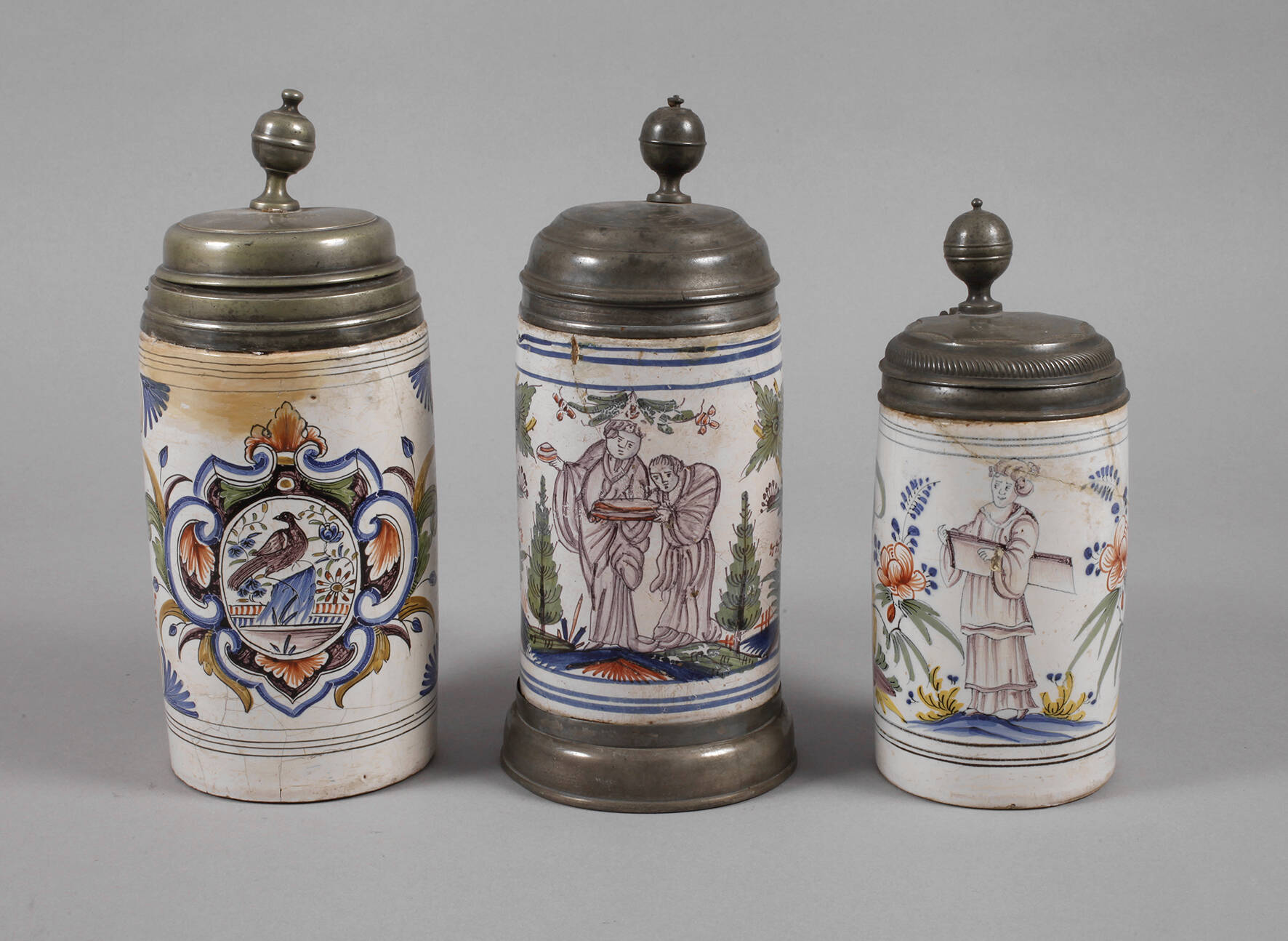 Drei Thüringer Fayencewalzenkrüge