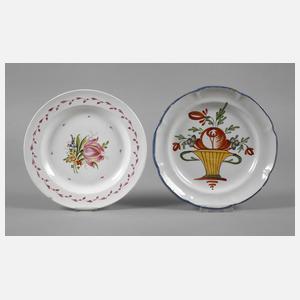 Zwei Fayenceteller