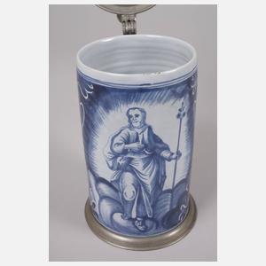 Nürnberger Fayence-Walzenkrug mit Heiligenfigur