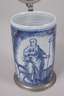 Nürnberger Fayence-Walzenkrug mit Heiligenfigur