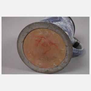 Nürnberger Fayence-Walzenkrug mit Heiligenfigur