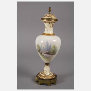 Frankreich Prunkvase mit Messingmontur