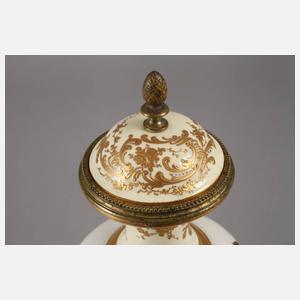 Frankreich Prunkvase mit Messingmontur