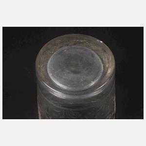 Barockes Becherglas mit tanzenden Putten