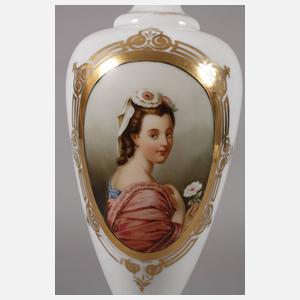 Große Milchglasvase