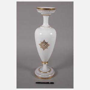 Große Milchglasvase