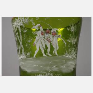 Übergroße Fußvase mit Zwergenmotiv