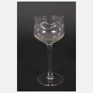 Sechs Weingläser Wellendekor