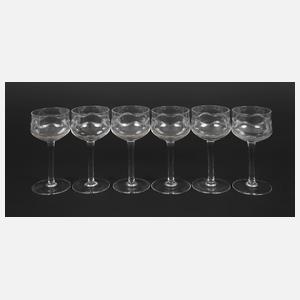 Sechs Weingläser Wellendekor