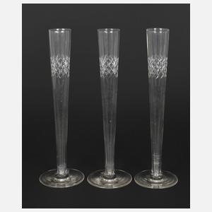 Drei lange Sektflöten