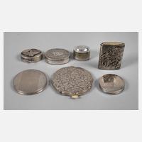 Sieben Silberdosen111