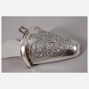 Silbervase als Pantoffel