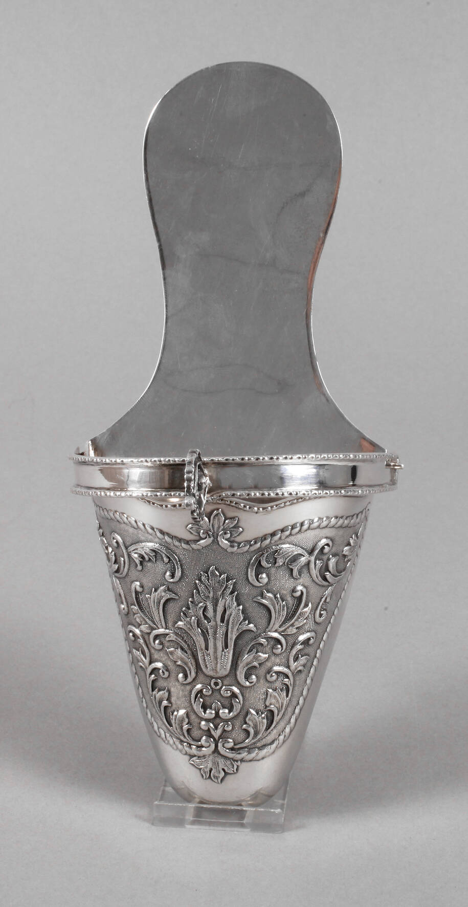 Silbervase als Pantoffel