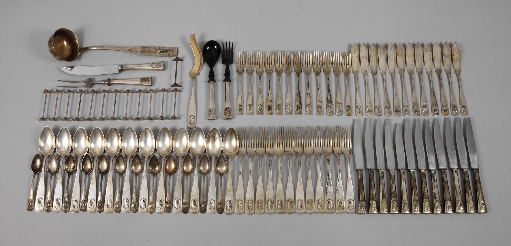 Großes Silberbesteck für zwölf Personen