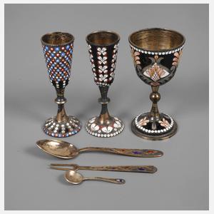 Russland drei Wodkabecher und drei Besteckteile