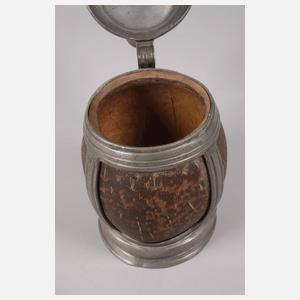 Kokosnuss-Krug mit Zinnmontur