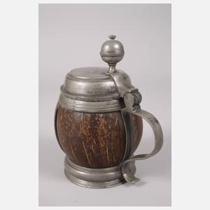 Kokosnuss-Krug mit Zinnmontur