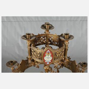 Übergroßer neogotischer Leuchter