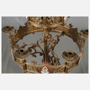 Übergroßer neogotischer Leuchter