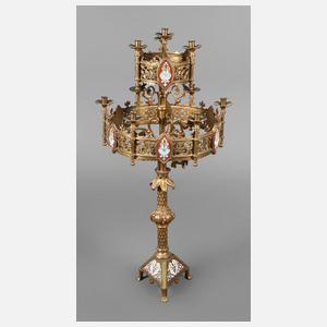 Übergroßer neogotischer Leuchter