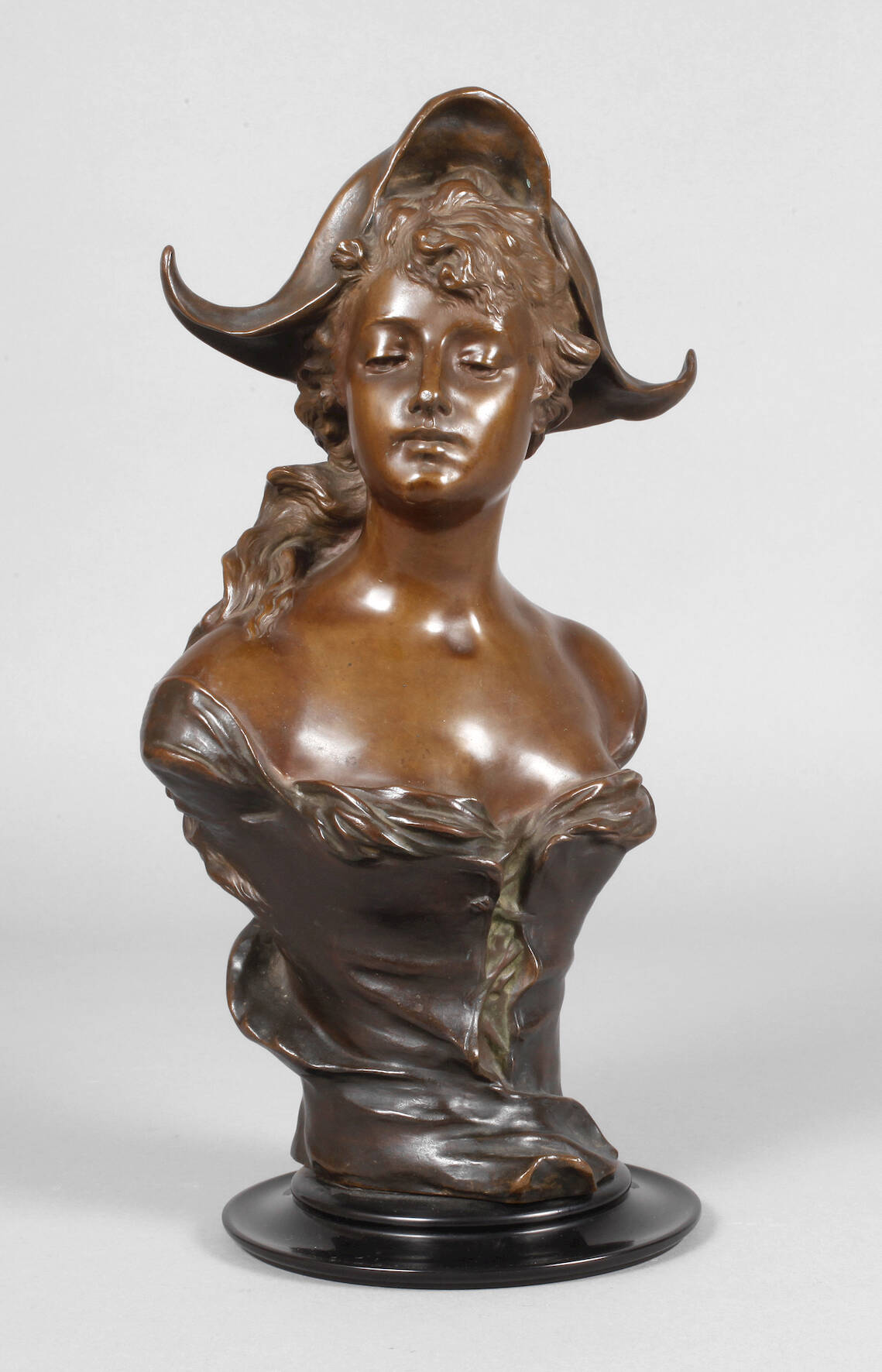 Franz Iffland, Büste Dame mit Dreispitz