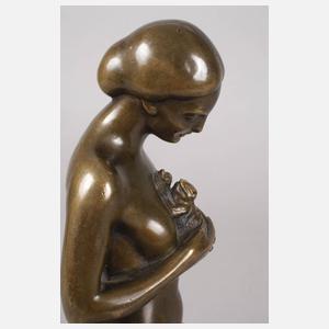 Kniender Damenakt mit Froschkönig