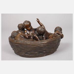 Körbchen mit spielenden Putten