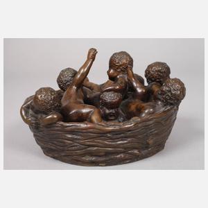 Körbchen mit spielenden Putten