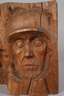 Halbplastisches Holzrelief mit Soldaten