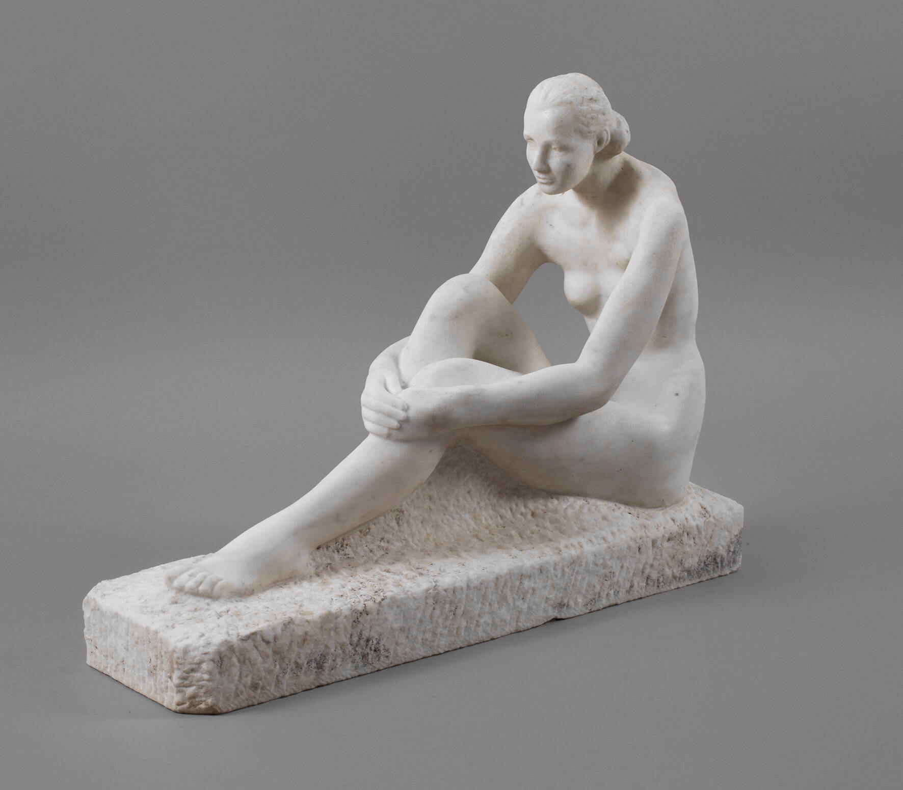 J. Urban, sitzender Damenakt Marmor