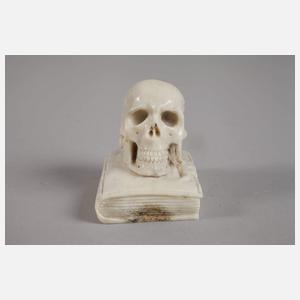 Beinschnitzerei Memento Mori