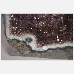 Große Amethystgeode