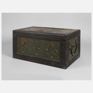 Kleine Eisentruhe