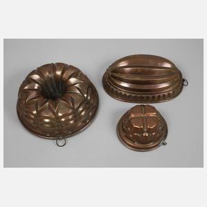 Drei Kupferbackformen