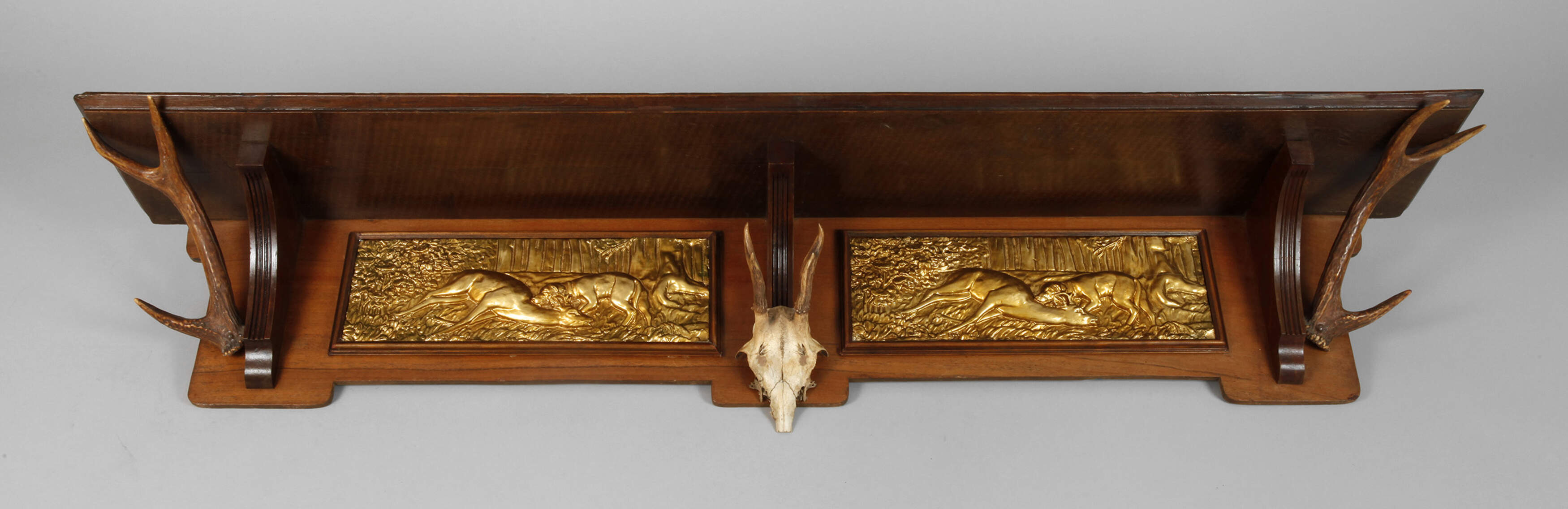 Jagdliches Wandregal