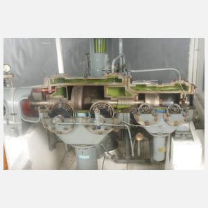 Großes Schnittmodell von einem Kolbenverdichter