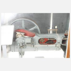 Großes Schnittmodell von einem Kolbenverdichter