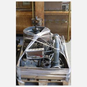 Großes Schnittmodell von einem Kolbenverdichter