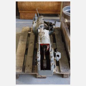 Großes Schnittmodell von einem Kolbenverdichter