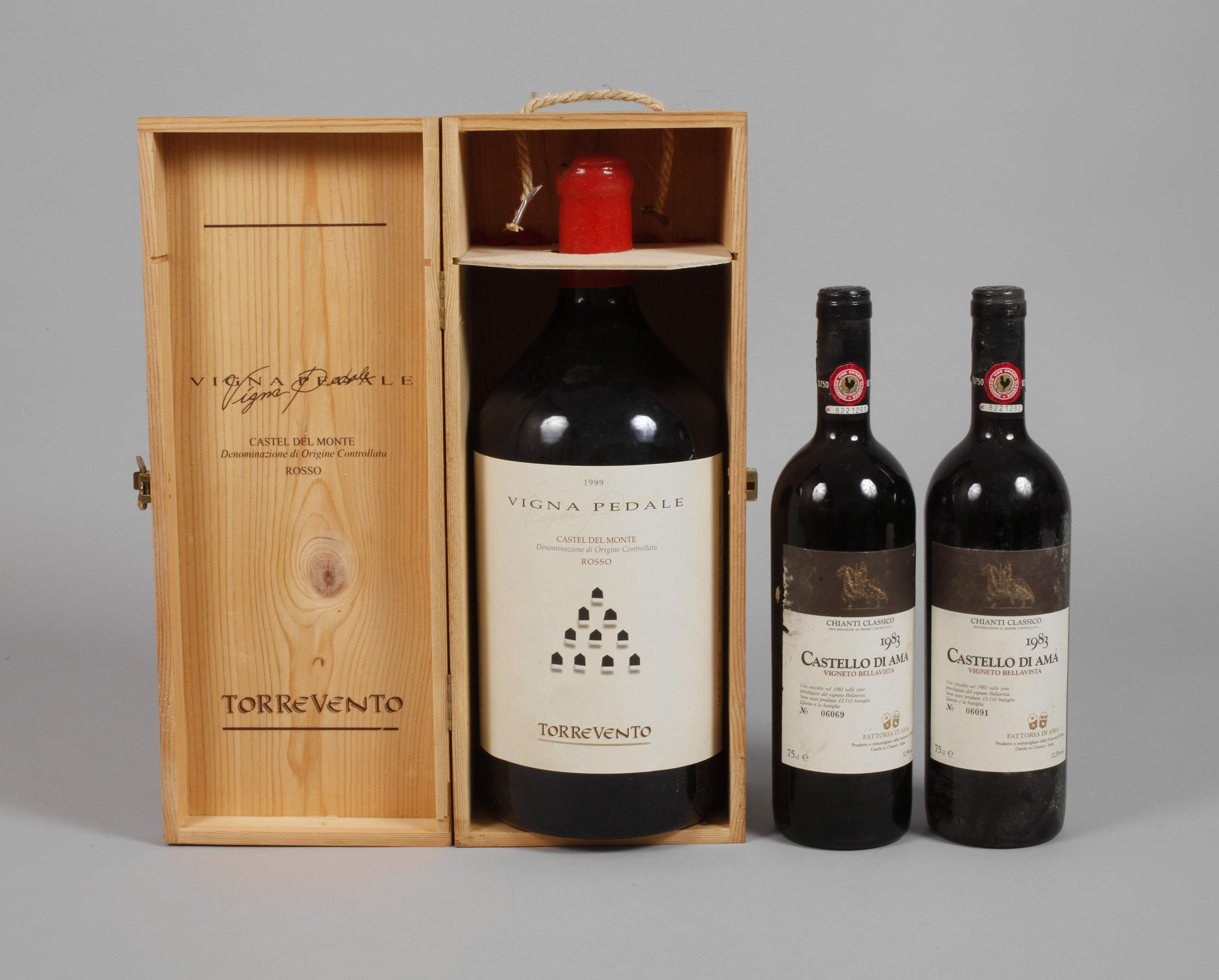 Drei Flaschen Rotwein