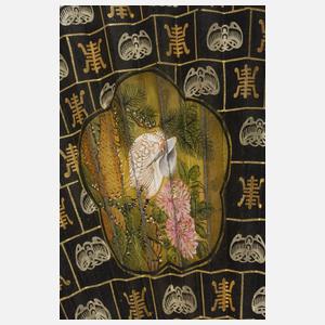 Zwei Fächer und Hornschnitzerei