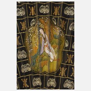 Zwei Fächer und Hornschnitzerei