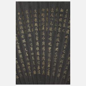 Zwei Fächer und Hornschnitzerei