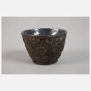 Zwei Fächer und Hornschnitzerei