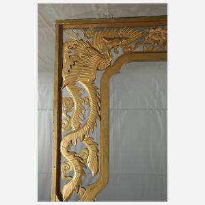 Geschnitzter Portalrahmen