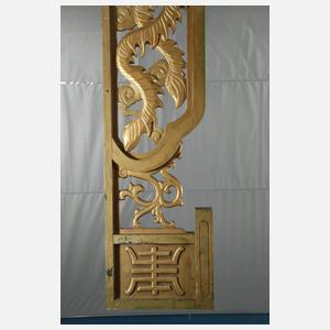 Geschnitzter Portalrahmen