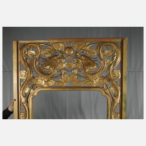 Geschnitzter Portalrahmen